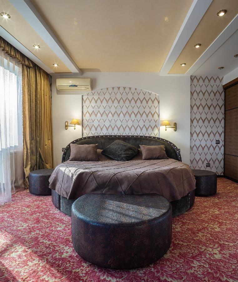 Eurohotel Lviv Buitenkant foto