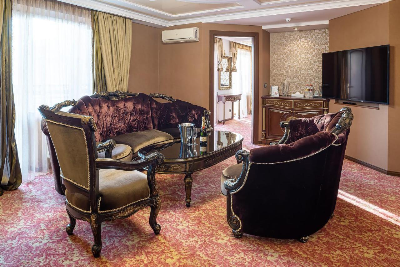 Eurohotel Lviv Buitenkant foto