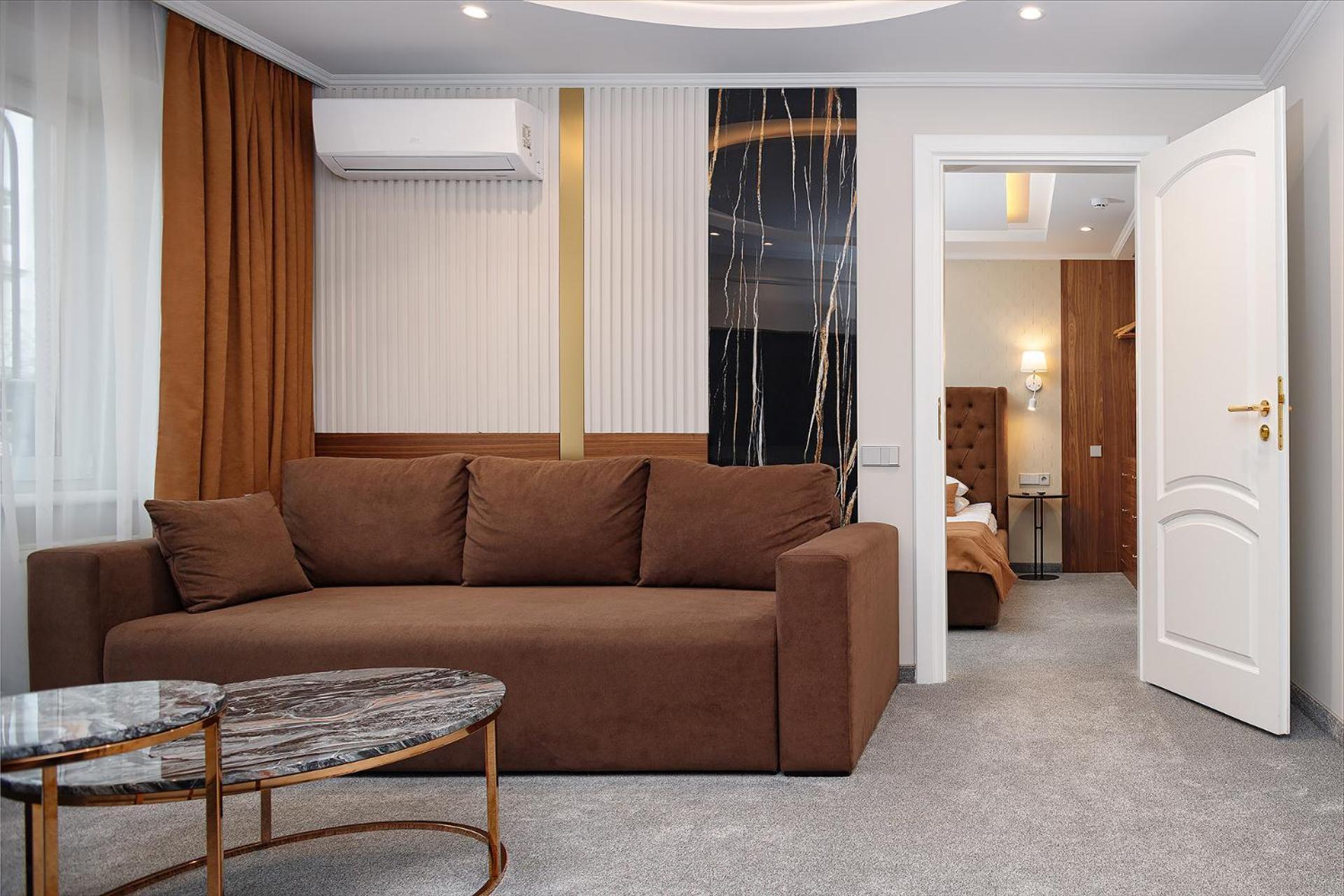 Eurohotel Lviv Buitenkant foto