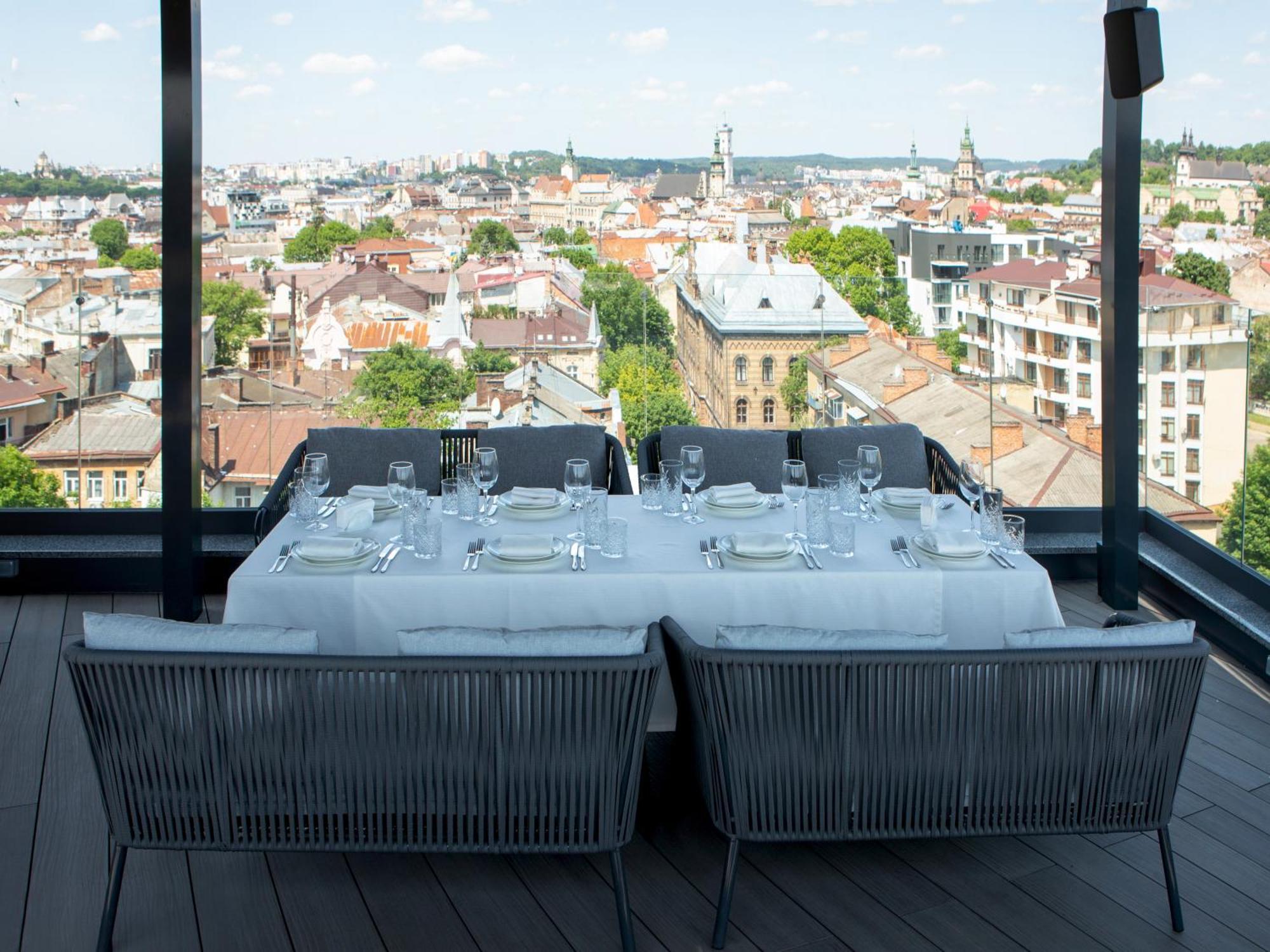 Eurohotel Lviv Buitenkant foto