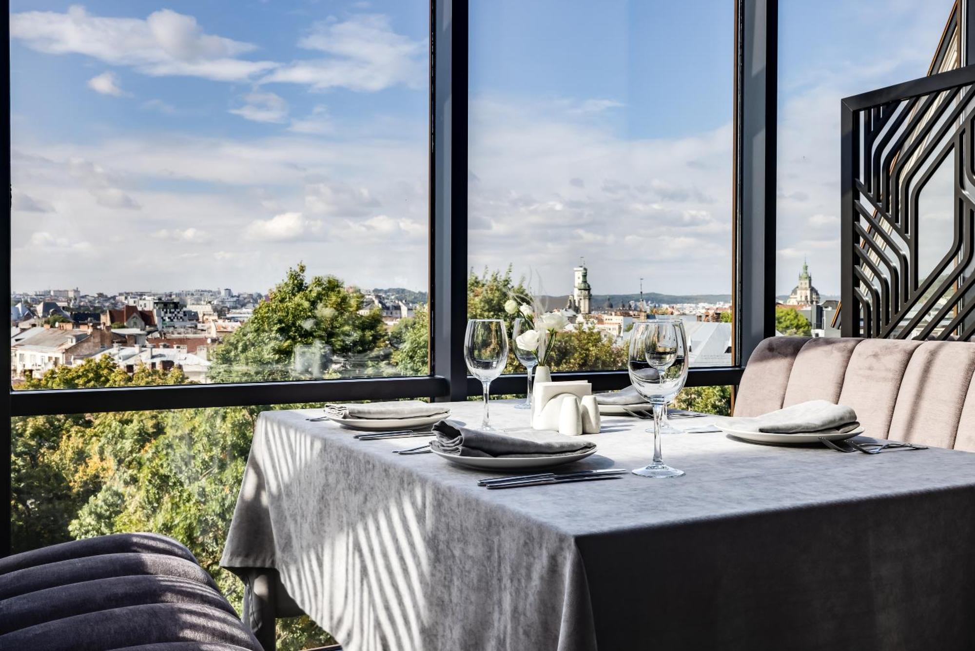 Eurohotel Lviv Buitenkant foto