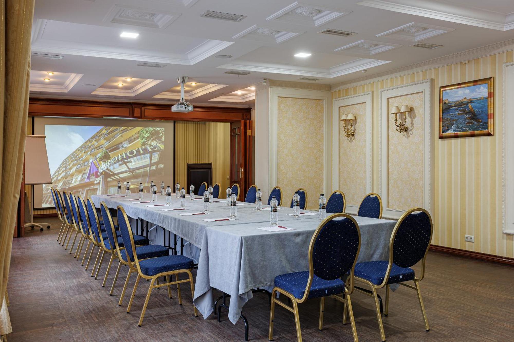 Eurohotel Lviv Buitenkant foto
