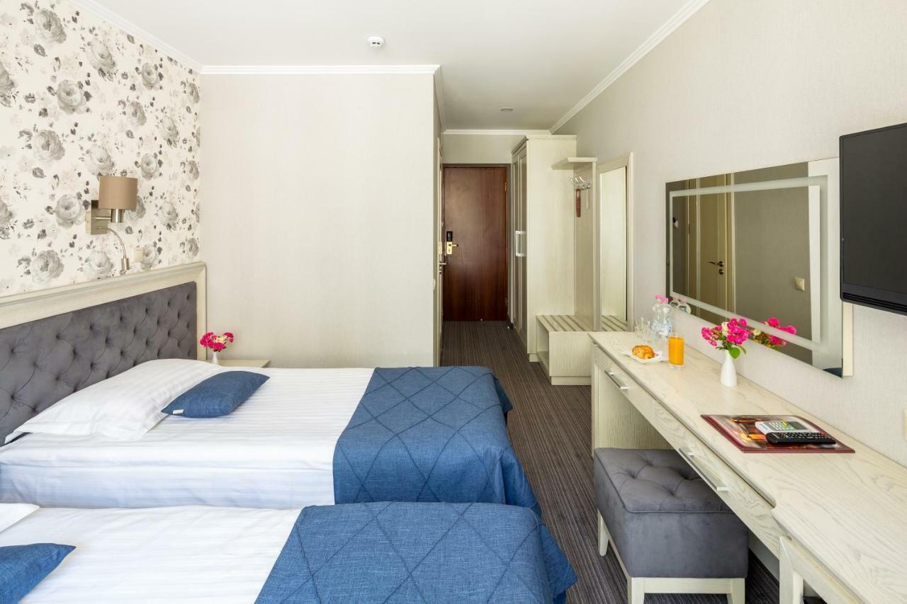 Eurohotel Lviv Buitenkant foto